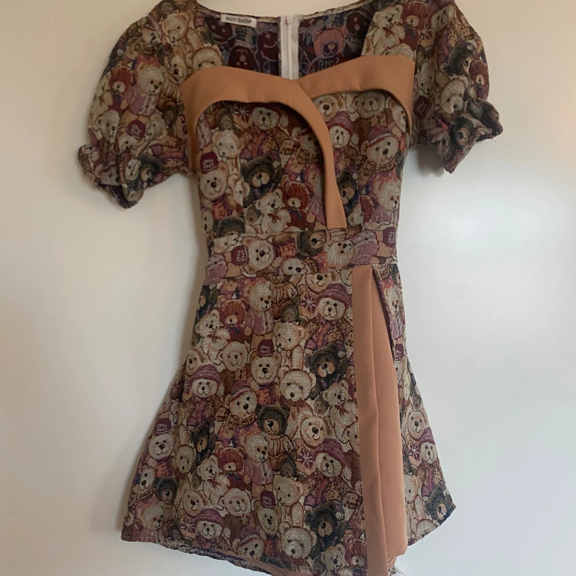 Kort klänning med nallemönster från Nuy Shop - 3