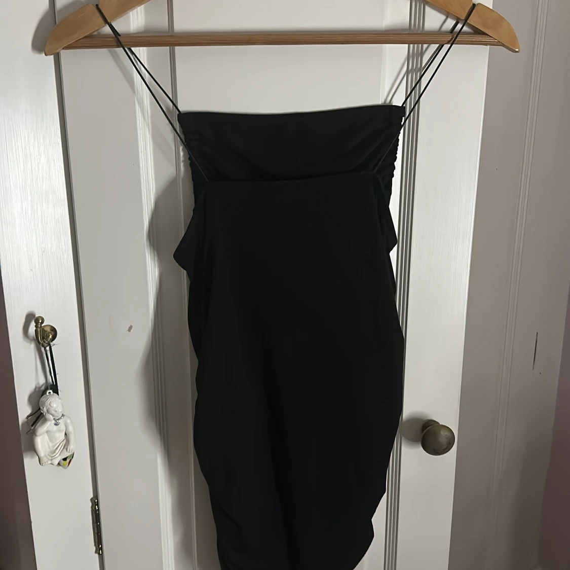 Svart linne/blus med tunna axelband - 1