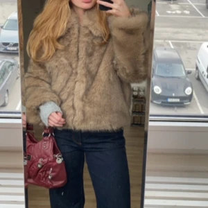 Beige pälsjacka  - Fint skick!!