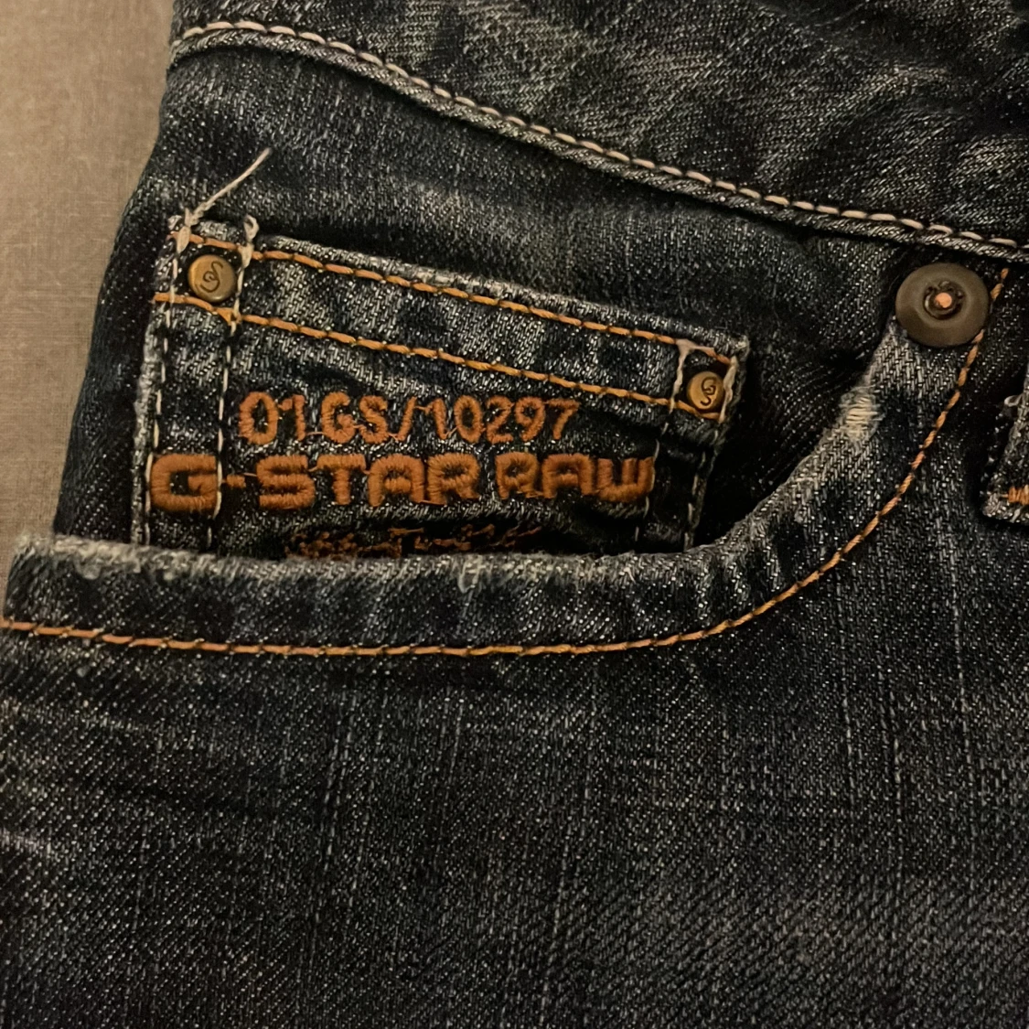 Mörkblå lågmidjade jeans från G-star - 4