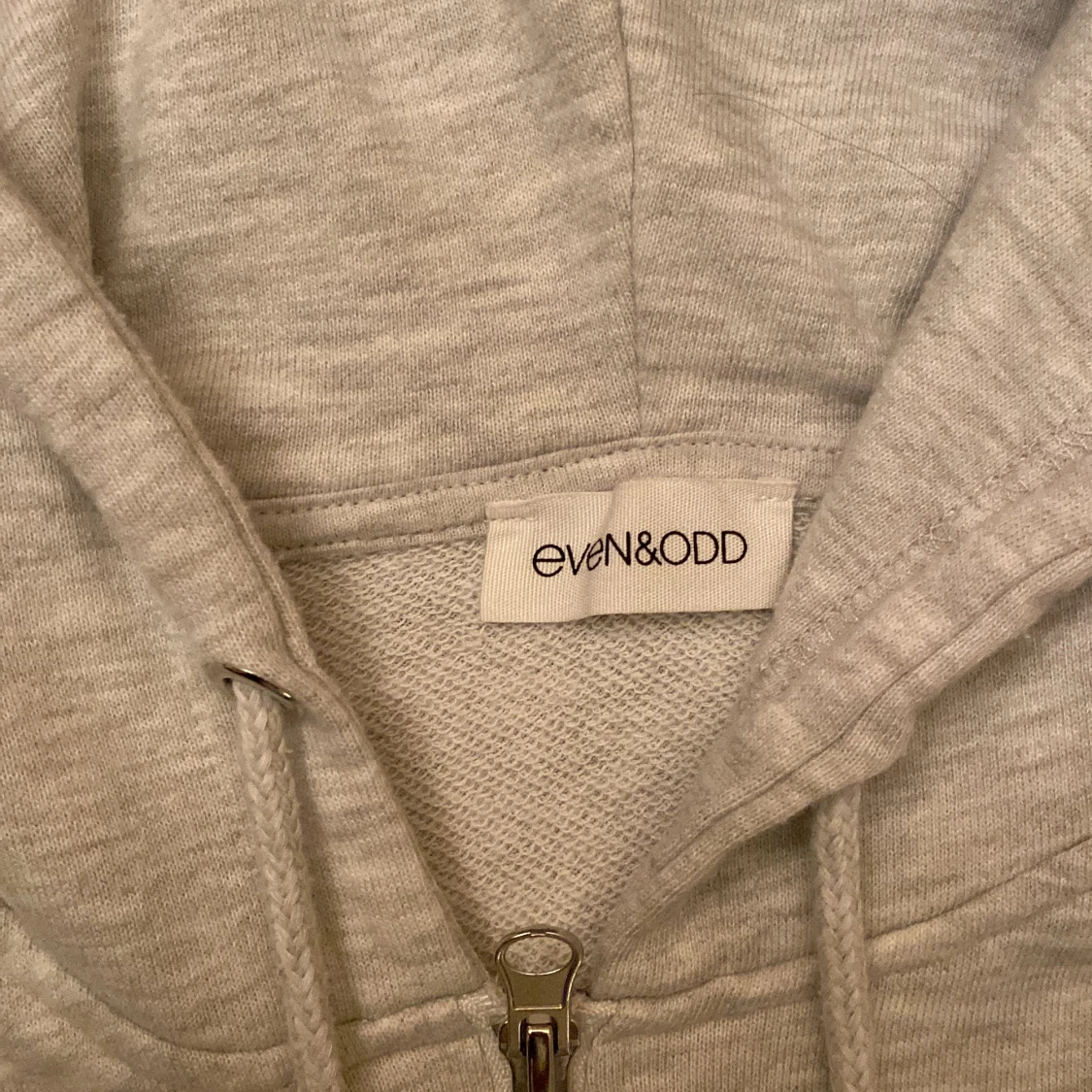 Grå hoodie med blått New York-tryck - 1