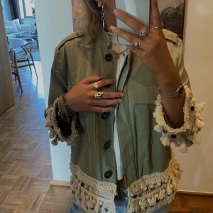 Höst jack - Jätte snygg eftertraktad jacka från zara, perfekt till hösten o våren❤️