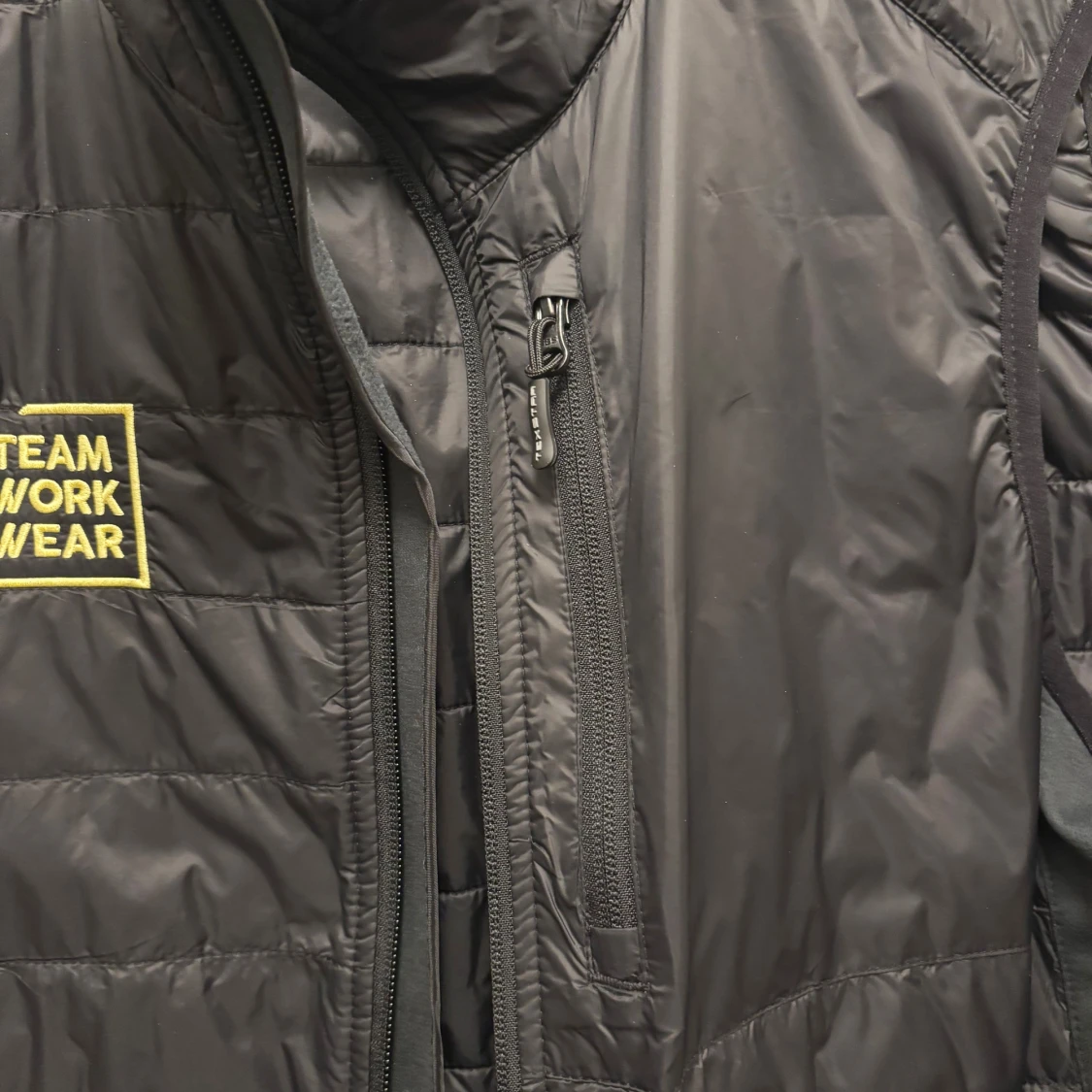 Svart quiltad dunväst från Texstar - 1