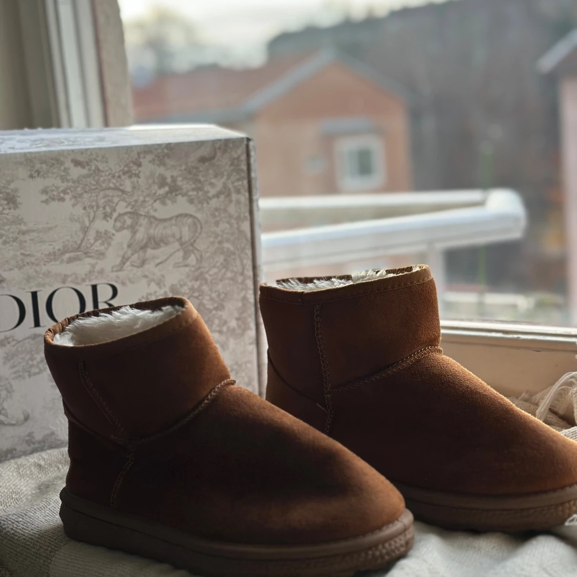 Bruna fodrade boots i mocka