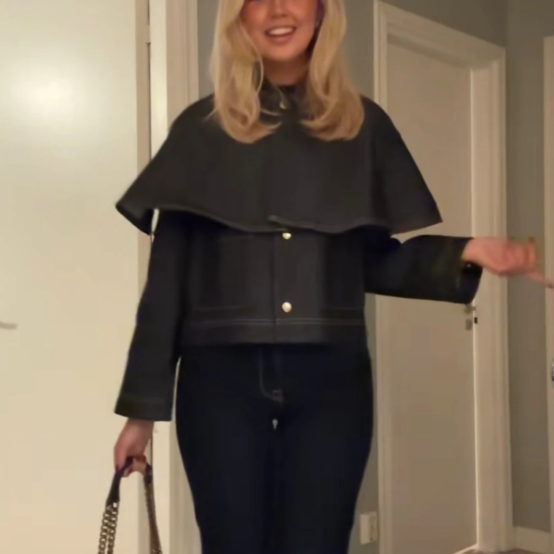 Mörkblå jeansjacka med cape-detalj - 2