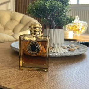 Burberry Goddess Parfum 100ml - Burberry Goddess Parfum, 100 ml, tillverkad i Spanien. Lyxig och stilren flaska som passar perfekt för dig som vill sticka ut med en exklusiv doft i din samling.