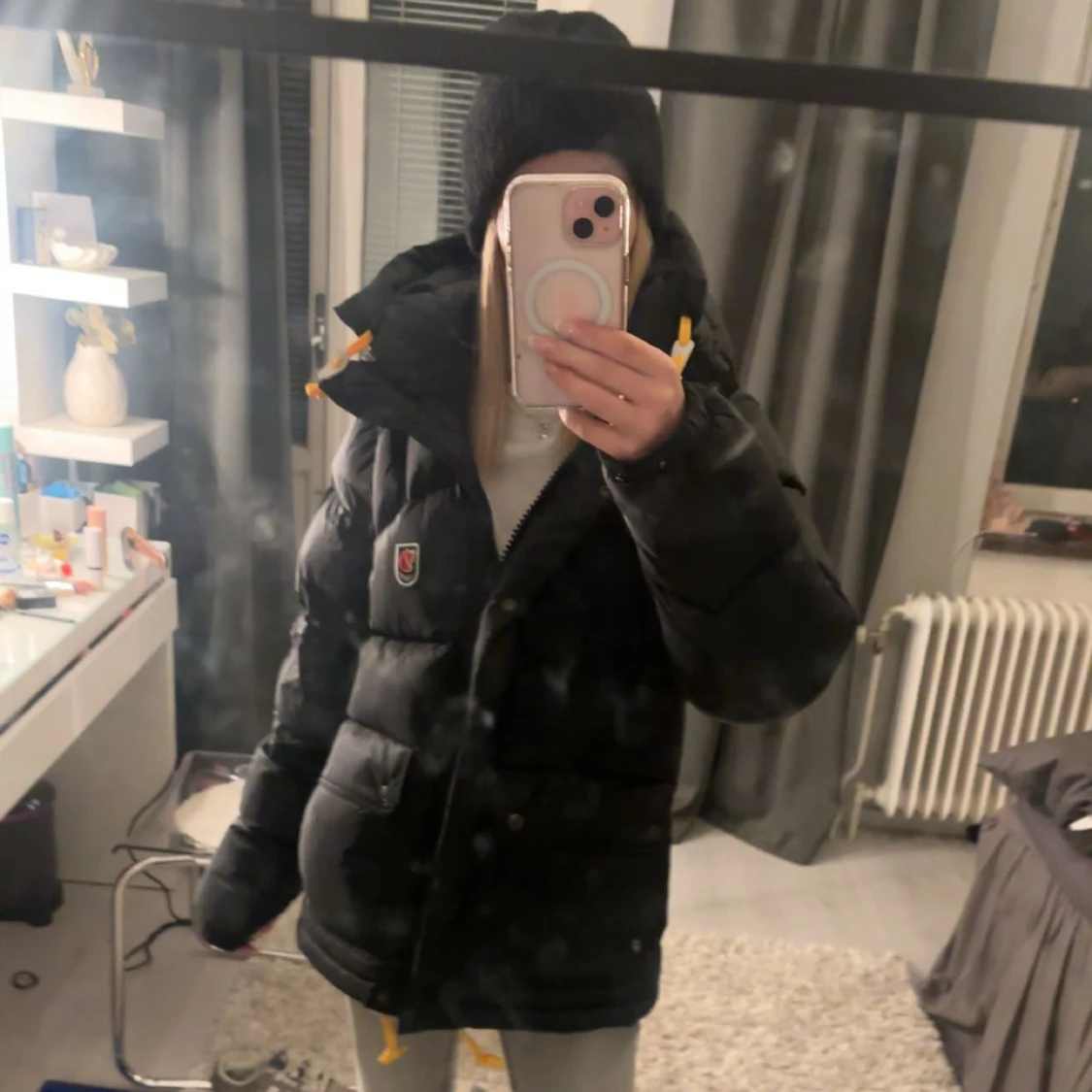 Svart dunjacka från Fjällräven