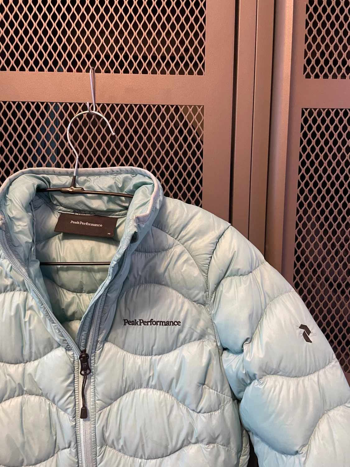 Ljusblå dunjacka från Peak Performance - 2