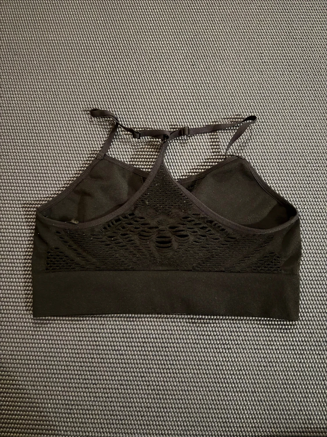 Svart sport-bh med meshdetaljer - 1