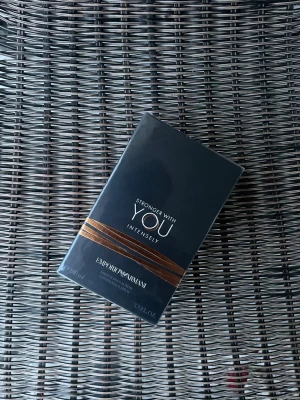 Stronger With You Intensely 100ml - Stronger With You Intensely från Emporio Armani är en parfym för honom i en stilren förpackning. Volymen är 100 ml. Perfekt för dig som vill ha något exklusivt och modernt i din samling. Säljes på grund av Felköp!