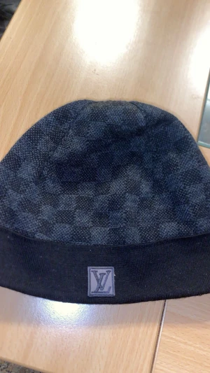 Mössa  - Ny mössa perfekt för vintern,box ingår!