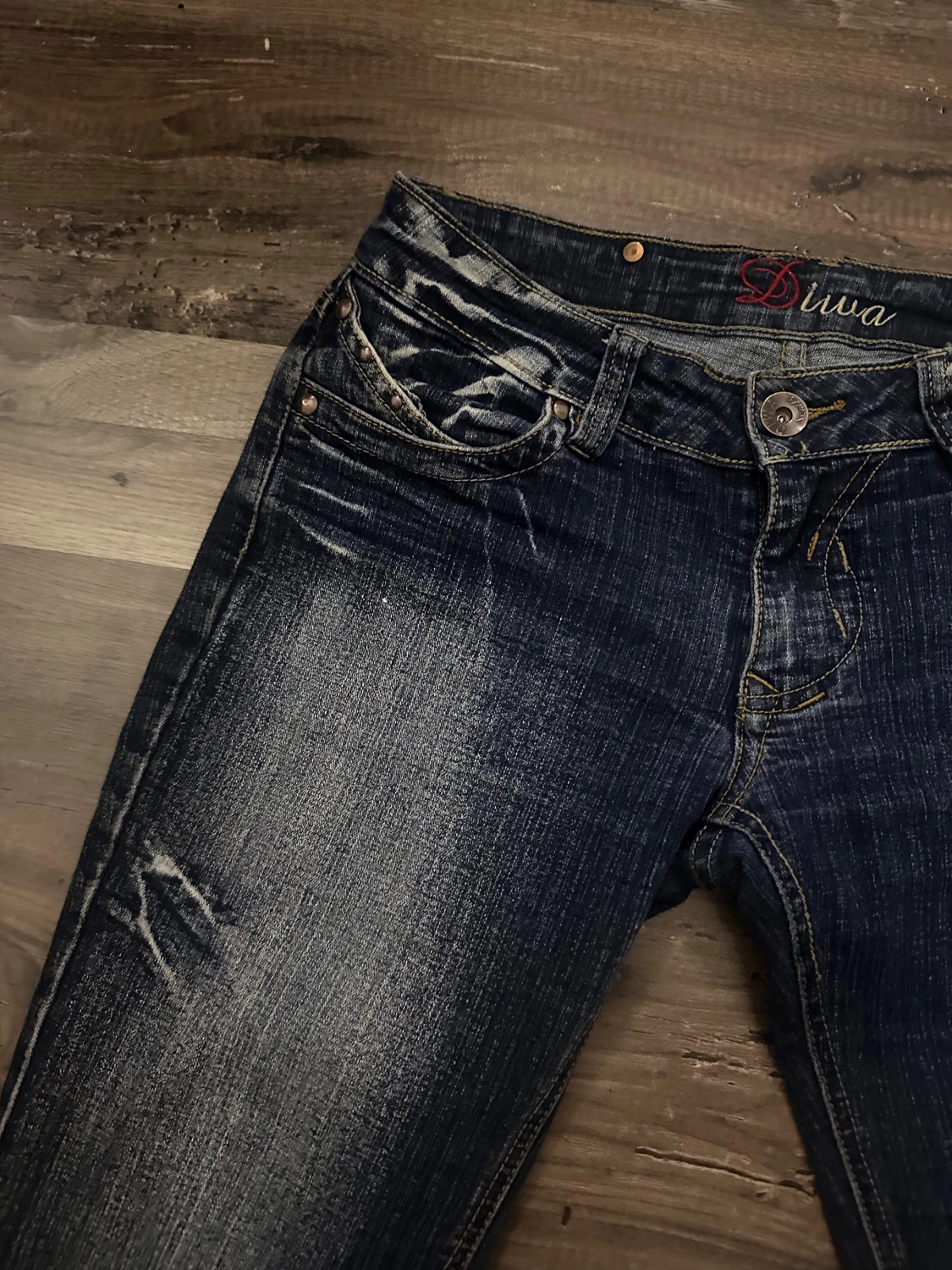 Mörkblåa lågmidjade jeans  - 5