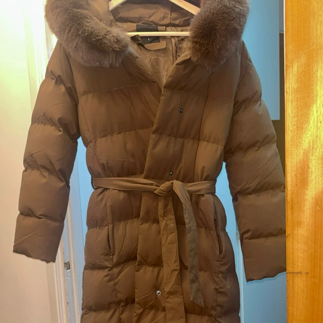 Brun lång vinterjacka  - 2