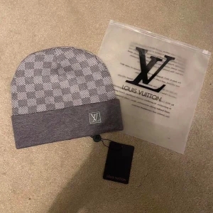 Grå lv mössa  - Helt ny lv mössa 