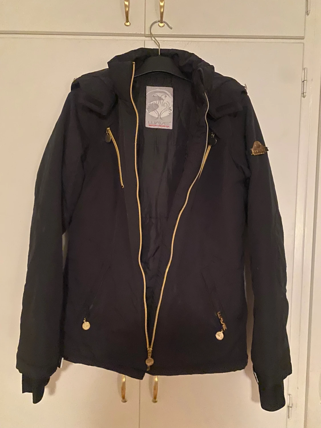 Svart vinterjacka för ungdom från Wave Sportwear