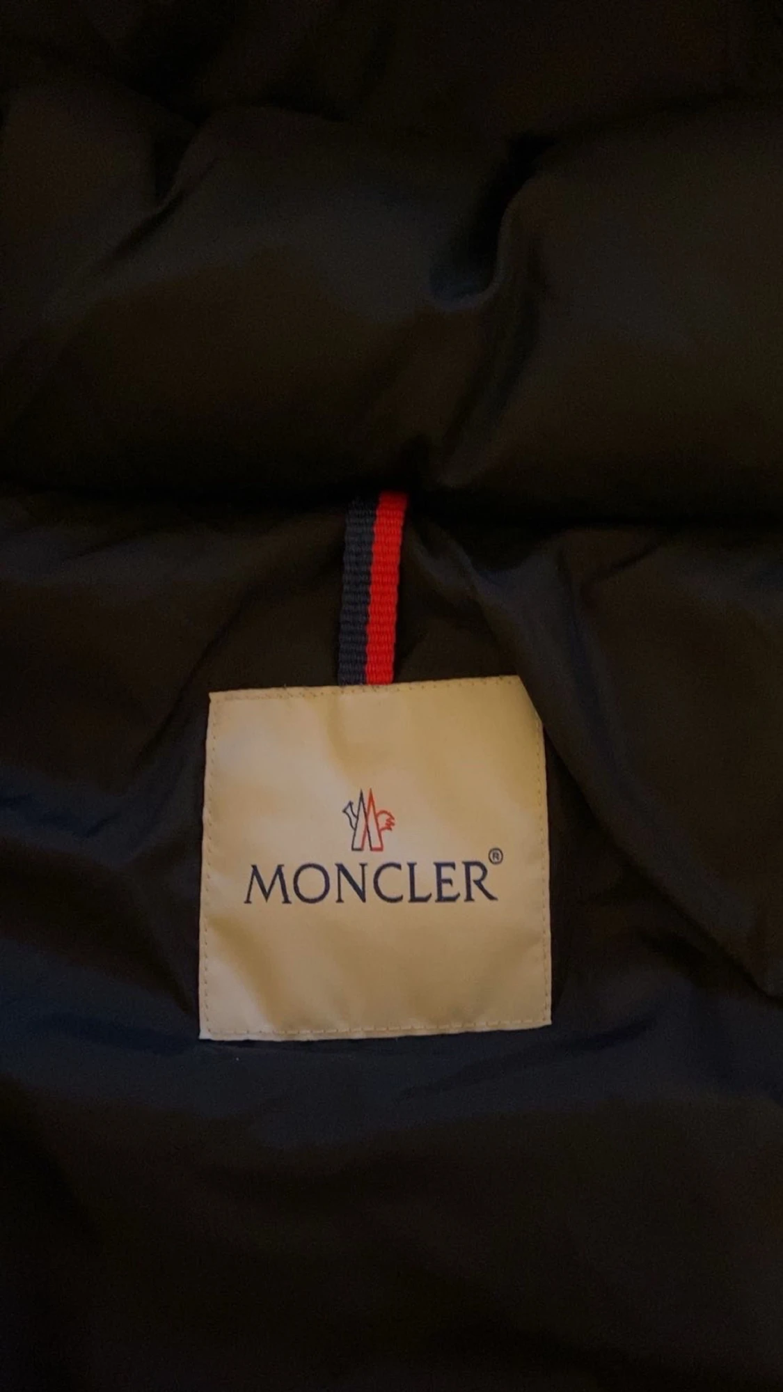 Svart Moncler dunjacka med huva - 6