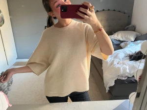 Trekvartsärmad tröja - Jääätte fin & skön tröja, använd fåtal gng 🥹🥹🥹 så fin men kommer ej till användning. nypris runt 4-500 