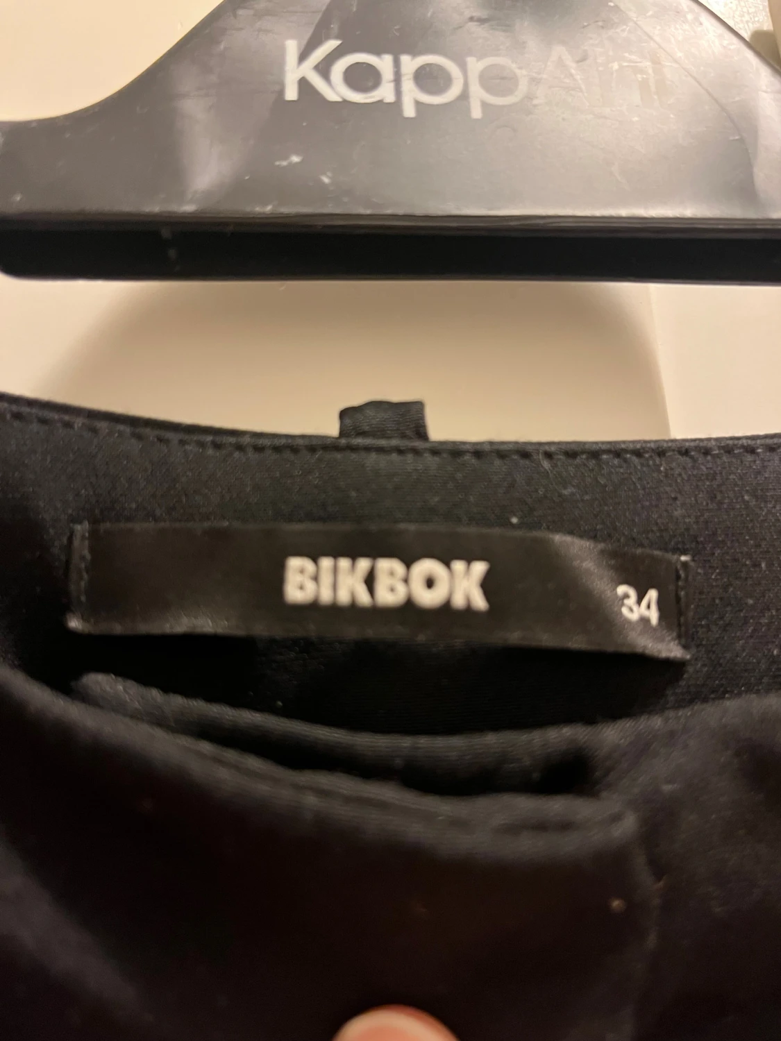 Svarta Vera flare kostymbyxor BikBok - 1