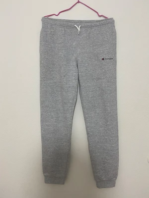 Grå mjukisbyxor från Champion XL - Ge prisförslag 😜