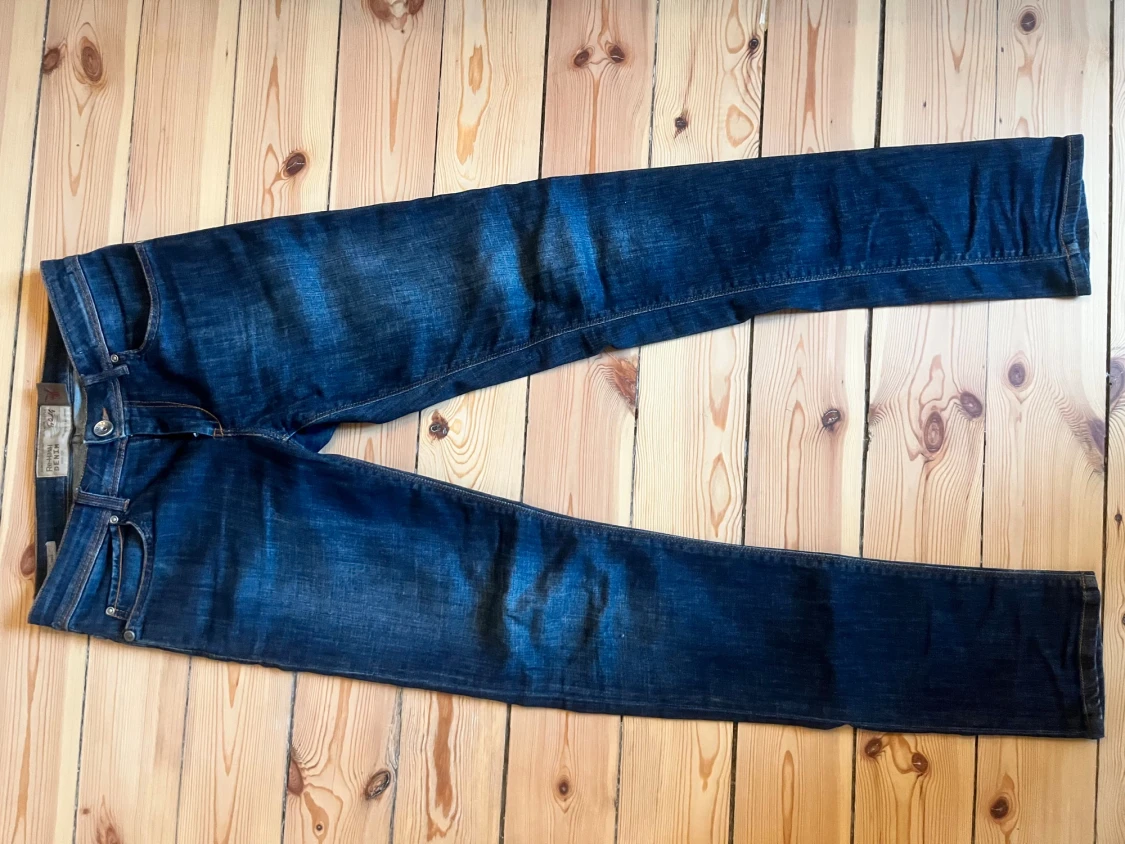 Mörkblå jeans från Re-Hash - 2