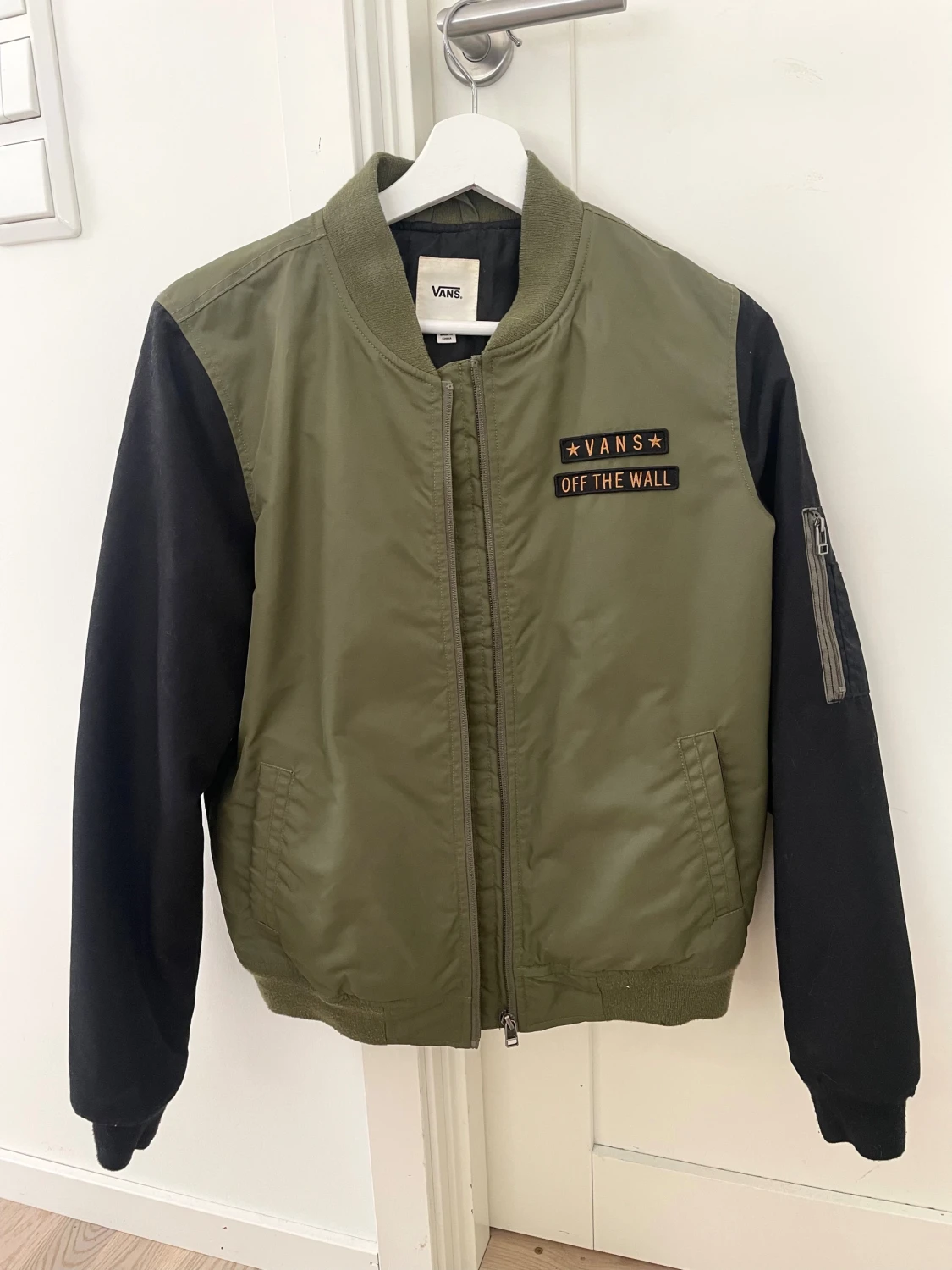 Grön bomberjacka från Vans