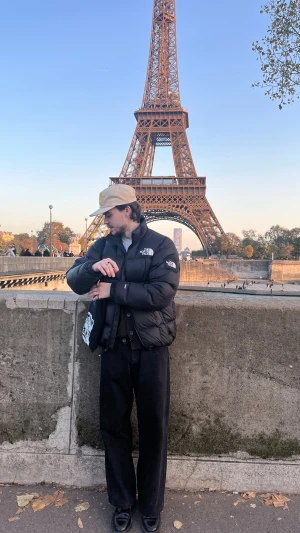 Svart lhotse puffer från The North Face - Säljer en svart lhotse pufferjacka från The North Face med najs rutigt puffer mönster. Jackan är köpt för ett år sedan och bara använd förra vintern. Jackan är supervarm, skön och riktigt snygg. Priset kan diskuteras😁