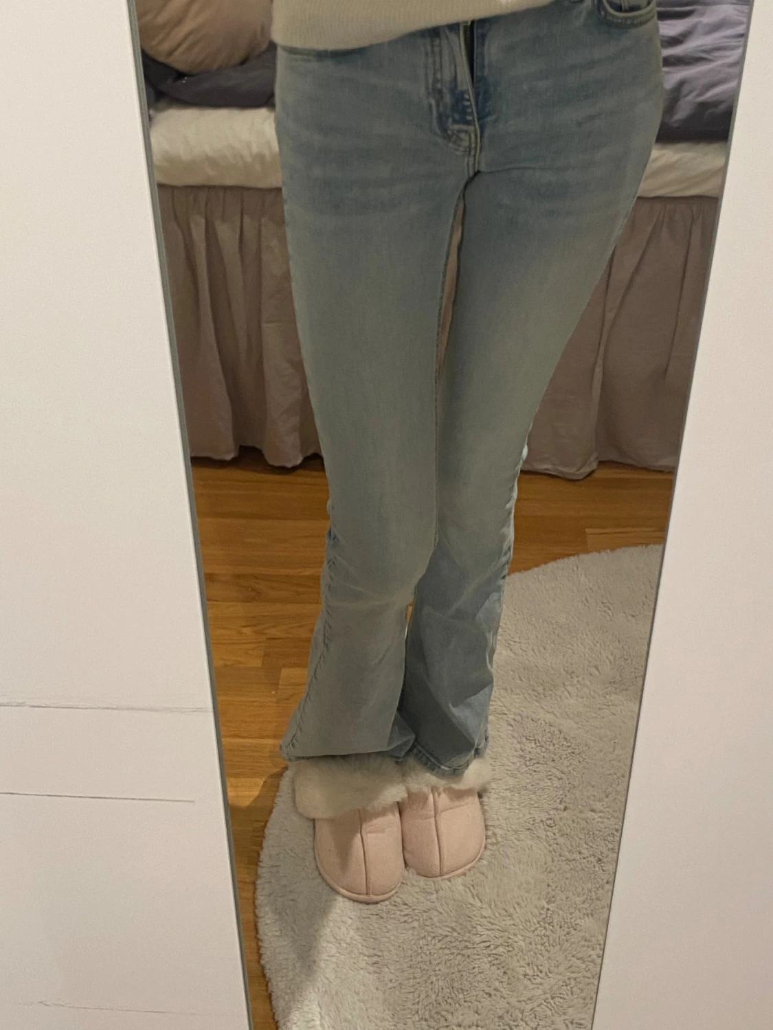 Ljusblå bootcut jeans