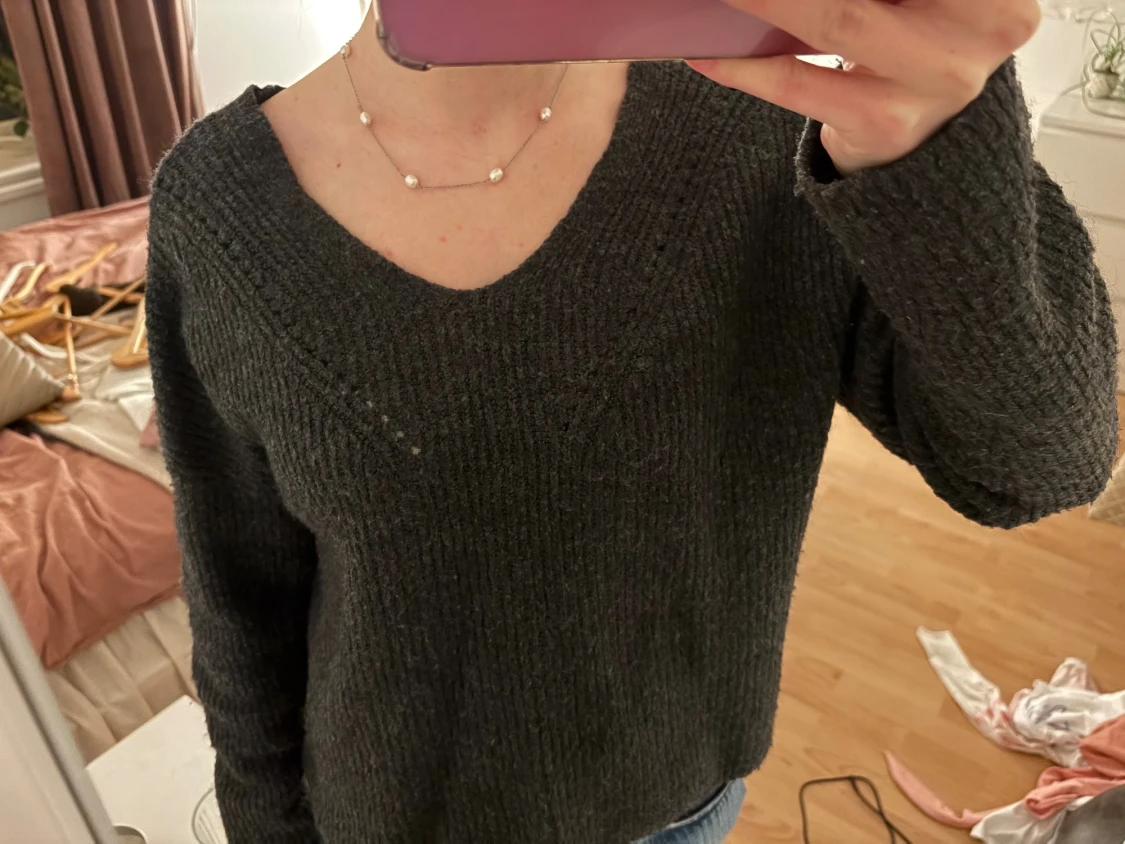 Mörkgrå stickad tröja från H&M - 1