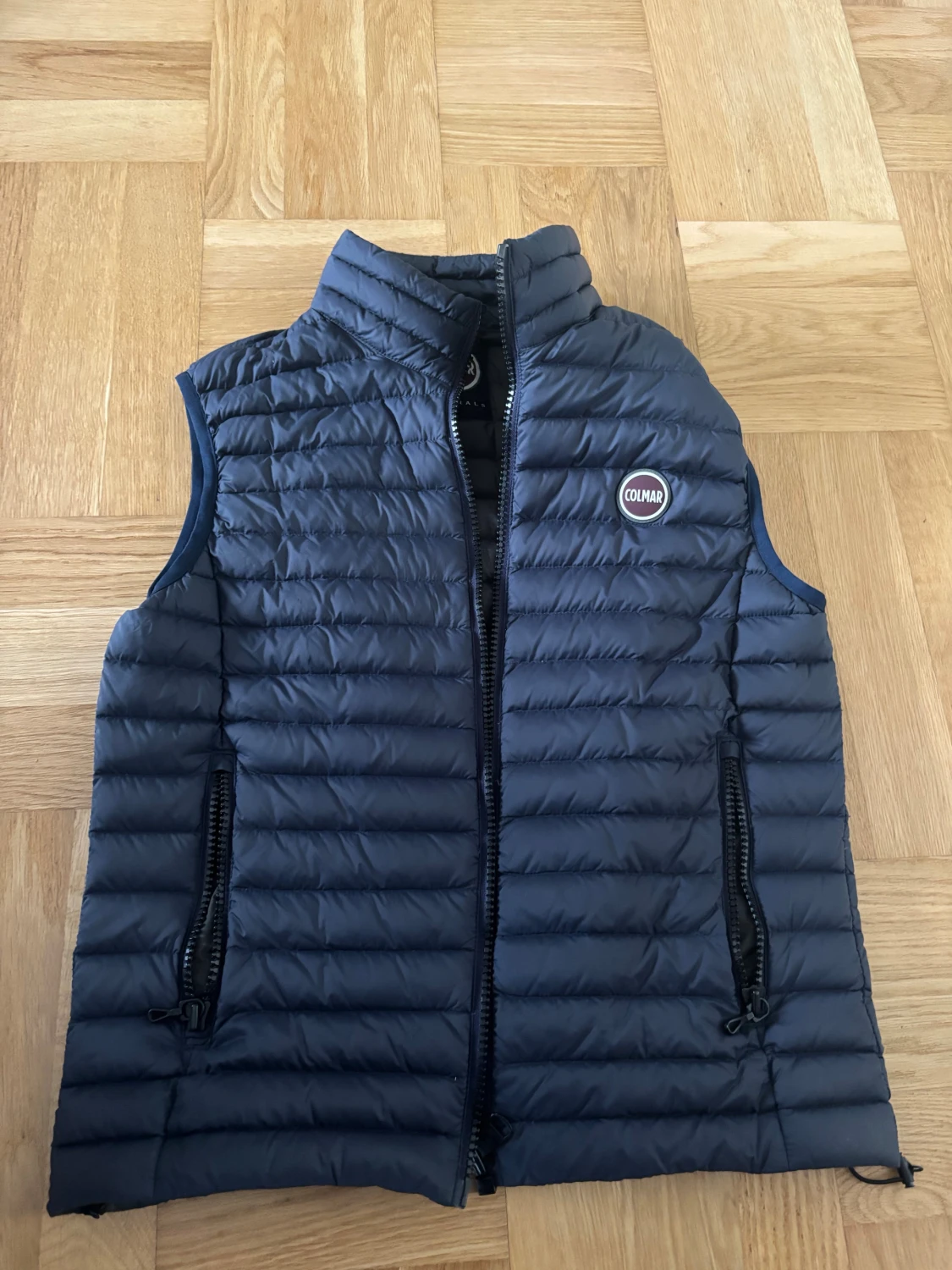 Mörkblå dunväst från Colmar