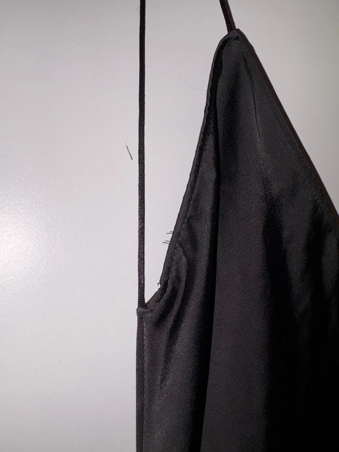 Svart satin långklänning med öppen rygg från Zara - 4