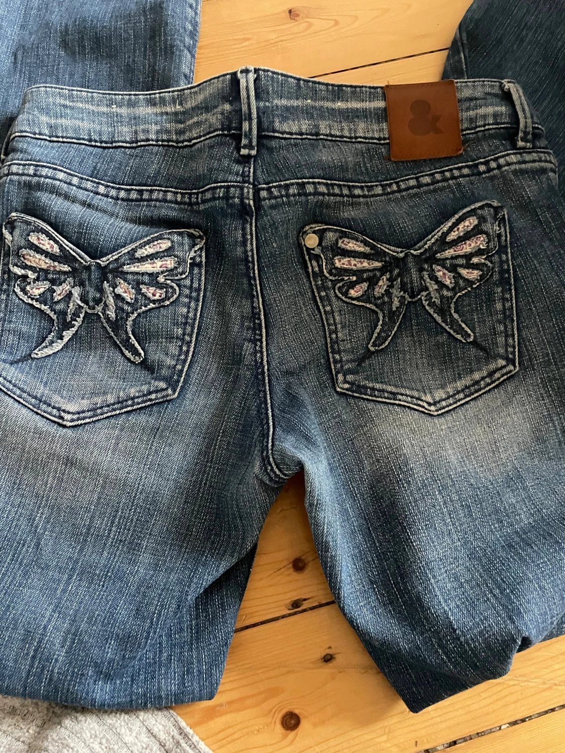 Blå jeans från Star med fjärilar - 2