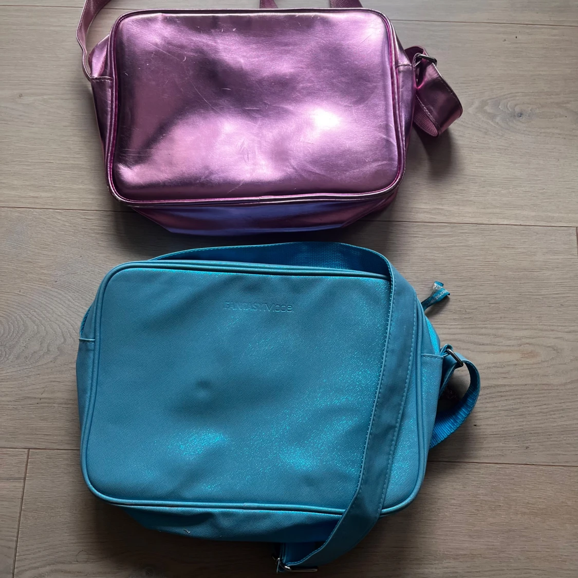 Glittriga top model axelväskor med motiv - 1