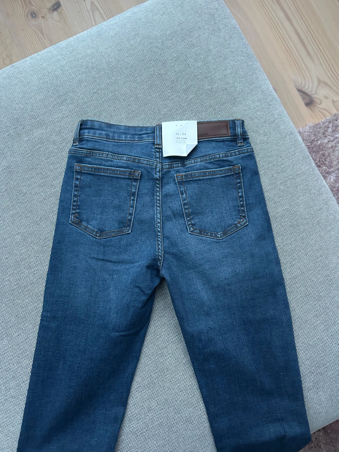 Blå low flare jeans XS/34 NYA - 1