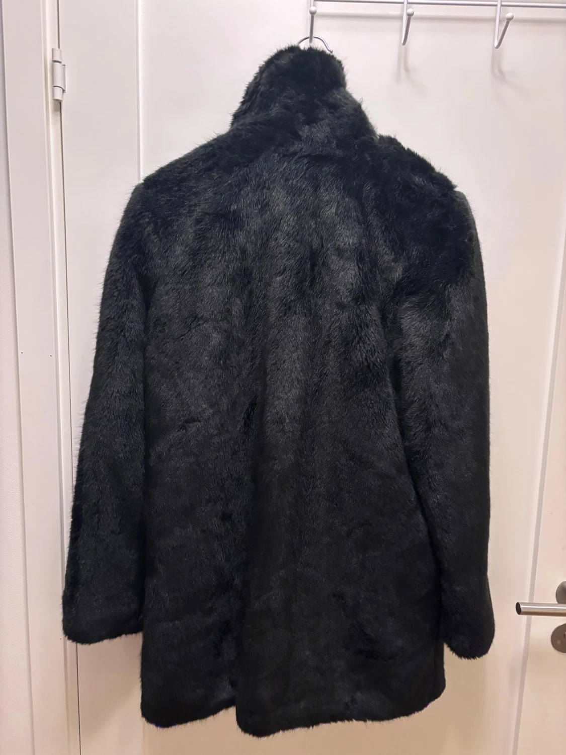 Svart pälsjacka (fuskpäls) från ONLY, strl M - 2
