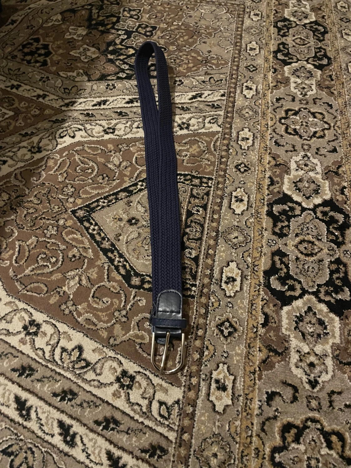 Mörkblå flätat bälte med skinnspänne