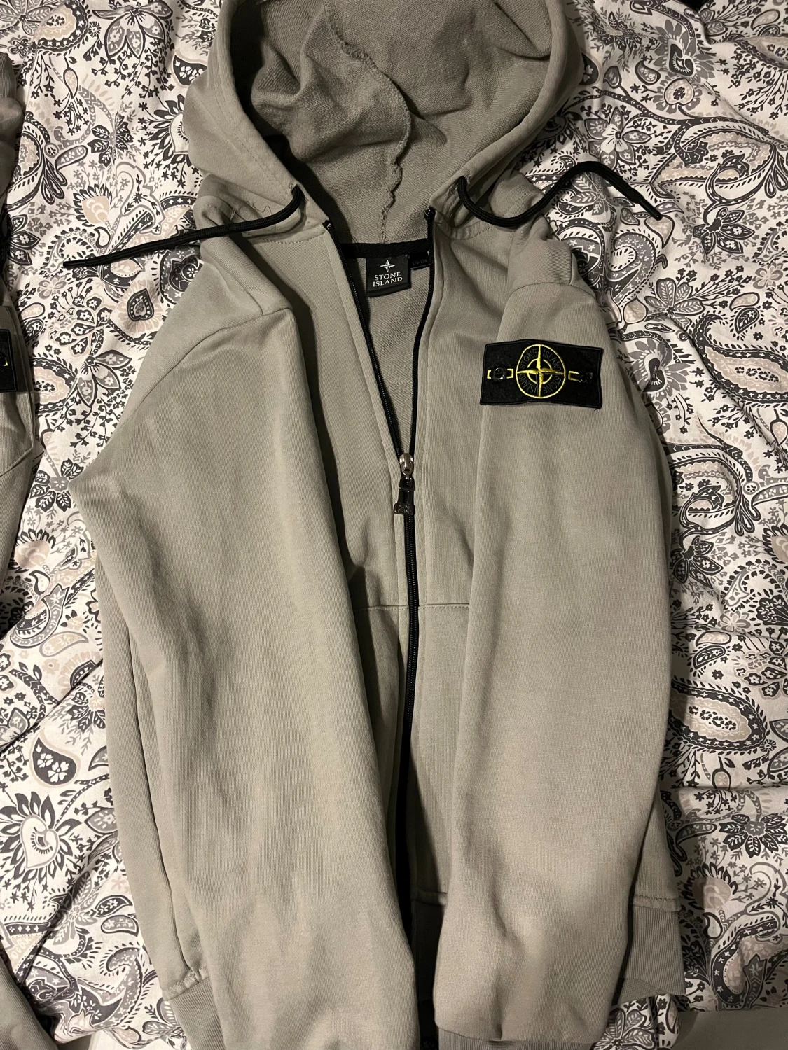 Grå hoodie från Stone Island
