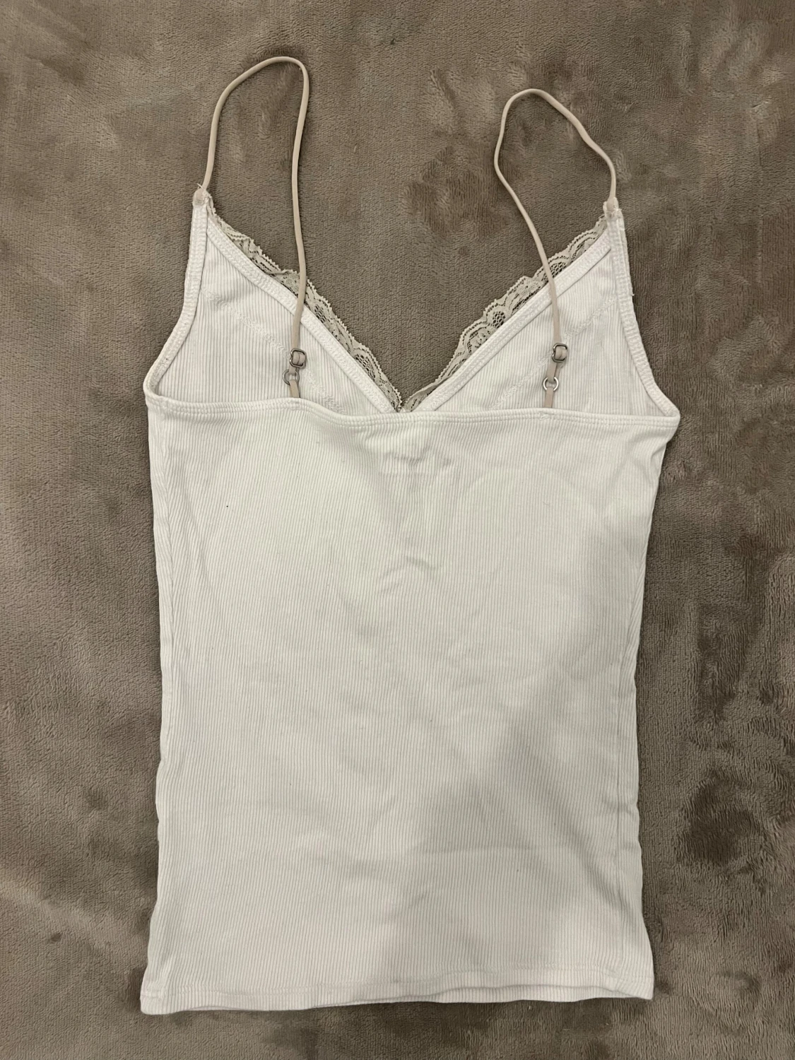Vit ribbad linnetopp från Hollister - 1