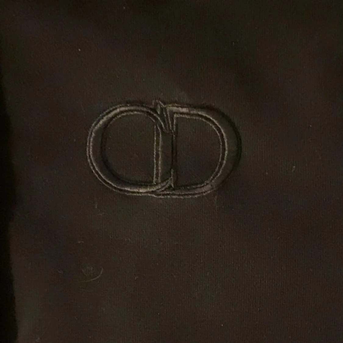 Svart CD hoodie med broderad logga - 3