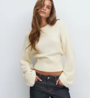 Krämvit stickad tröja - Stickad tröja från Gina tricot i nyskick! 