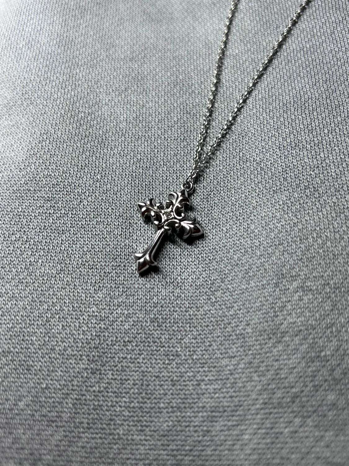 Minimalist Parisian Cross Halsband - 1