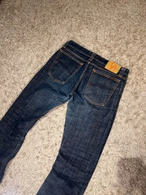 Nudie jeans vintage slim straight uniqe archive y2k  - Nudie jeans slim/ straight vinge modell storlek. Unik och snygg tvätt på dessa. Mycket bra skick utan märkvärdiga defekter. w32 på lappen men passar nog även w31. Nypris runt 1599kr. Postas antigen samma dag som köp eller dagen därpå🙌 💯