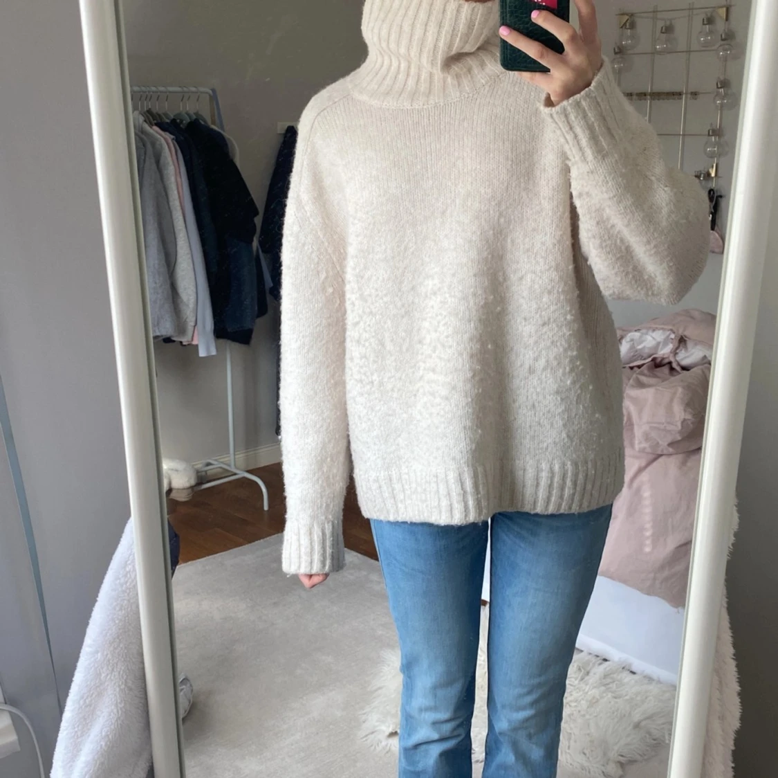 Beige stickad polotröja