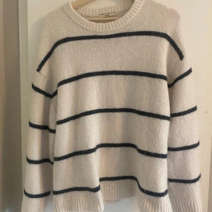 Stickad randig tröja Ginatricot - Jättefin höstig tröja från Gina!!💕💕