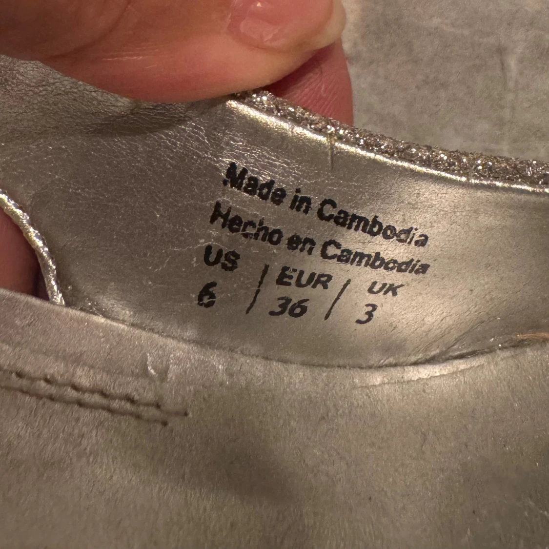  Nya. Glittriga silverfärgade pumps strl 36 - 3