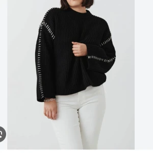 Stickad tröja  - Hej, säljer denna fina stickade tröja i bra skick. Den är från Gina och finns längre inte kvar i sortimentet. Skriv för fler bilder eller frågor💗