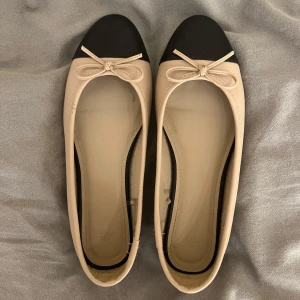 Ballerina skor - Jättefina ballerina i storlek 36 från HM. Jättebra skick, knappt använda!