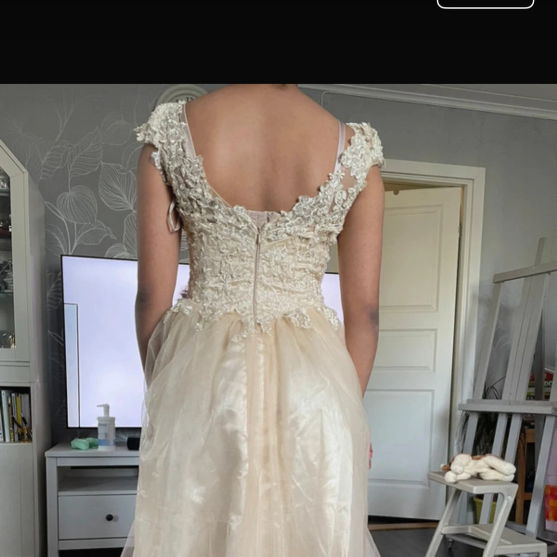 Champagnefärgad långklänning med spets - 3