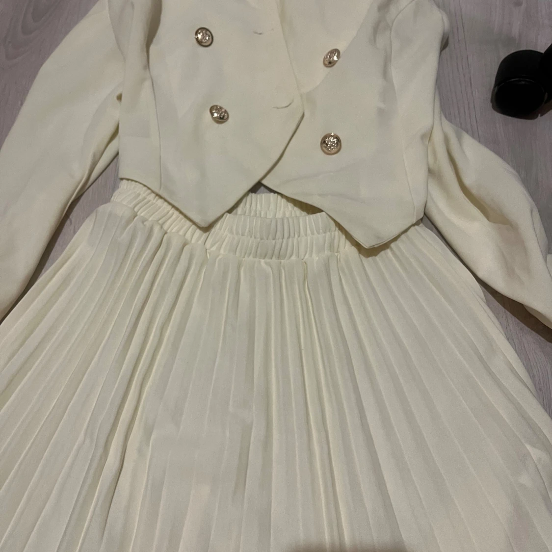 Vit kavaj och plisserad kjol set - 1