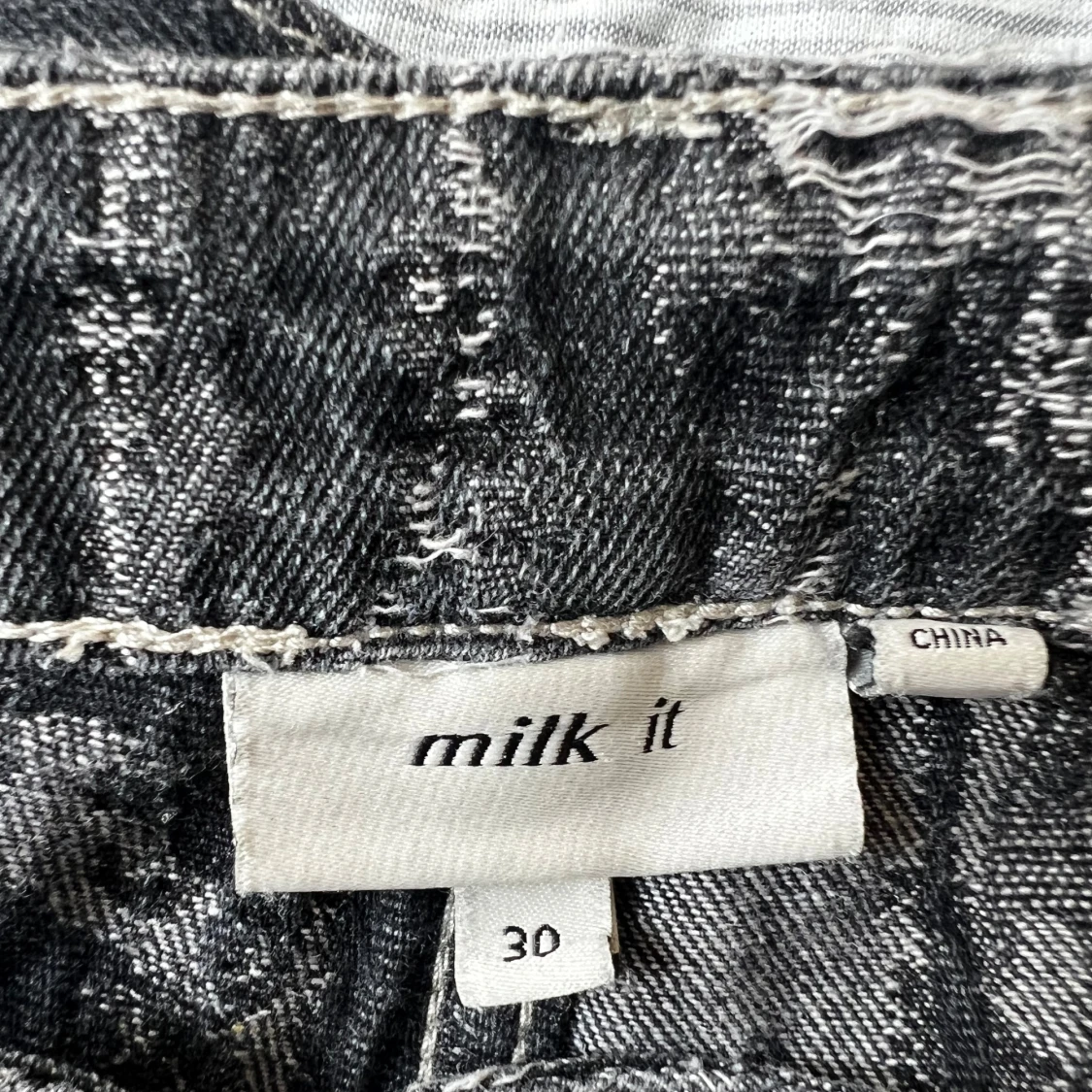 Svarta distressed jeans från Milk It - 1