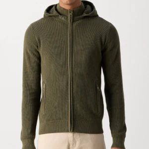 Cardigan  - Över fet cardigan perfekt för hösten. Riktigt bra skick bara använd några gånger 